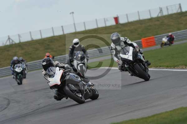 Motorcycle action photographs;Trackday digital images;event digital images;eventdigitalimages;no limits trackday;peter wileman photography;snetterton;snetterton circuit norfolk;snetterton photographs;trackday;trackday photos