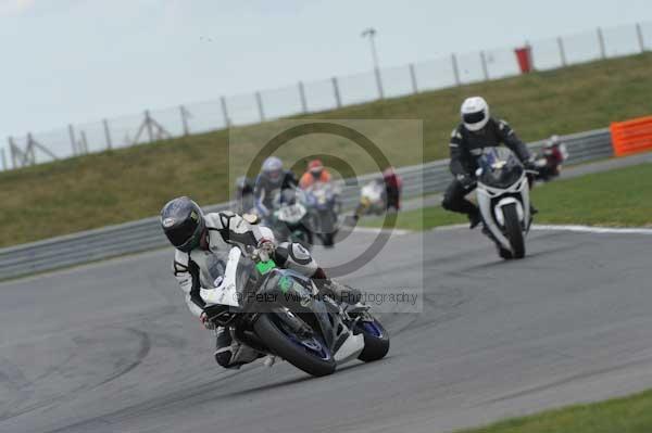 Motorcycle action photographs;Trackday digital images;event digital images;eventdigitalimages;no limits trackday;peter wileman photography;snetterton;snetterton circuit norfolk;snetterton photographs;trackday;trackday photos