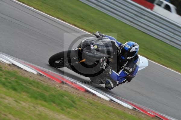 Motorcycle action photographs;Trackday digital images;event digital images;eventdigitalimages;no limits trackday;peter wileman photography;snetterton;snetterton circuit norfolk;snetterton photographs;trackday;trackday photos