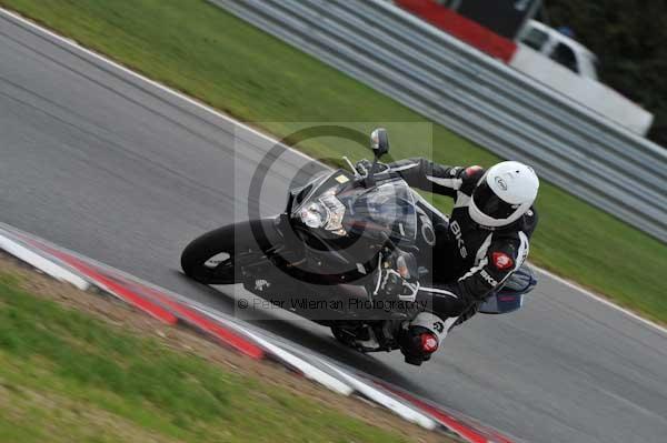 Motorcycle action photographs;Trackday digital images;event digital images;eventdigitalimages;no limits trackday;peter wileman photography;snetterton;snetterton circuit norfolk;snetterton photographs;trackday;trackday photos