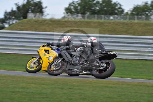 Motorcycle action photographs;Trackday digital images;event digital images;eventdigitalimages;no limits trackday;peter wileman photography;snetterton;snetterton circuit norfolk;snetterton photographs;trackday;trackday photos