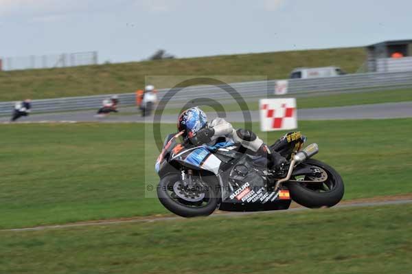 Motorcycle action photographs;Trackday digital images;event digital images;eventdigitalimages;no limits trackday;peter wileman photography;snetterton;snetterton circuit norfolk;snetterton photographs;trackday;trackday photos