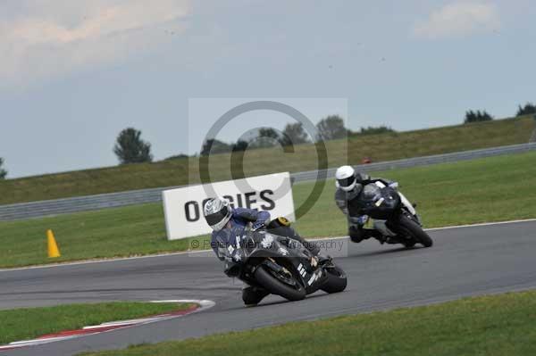 Motorcycle action photographs;Trackday digital images;event digital images;eventdigitalimages;no limits trackday;peter wileman photography;snetterton;snetterton circuit norfolk;snetterton photographs;trackday;trackday photos