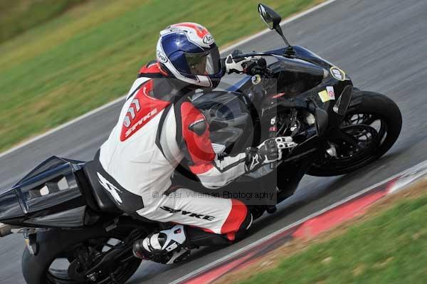 Motorcycle action photographs;Trackday digital images;event digital images;eventdigitalimages;no limits trackday;peter wileman photography;snetterton;snetterton circuit norfolk;snetterton photographs;trackday;trackday photos