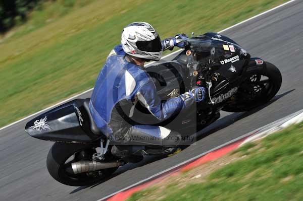 Motorcycle action photographs;Trackday digital images;event digital images;eventdigitalimages;no limits trackday;peter wileman photography;snetterton;snetterton circuit norfolk;snetterton photographs;trackday;trackday photos