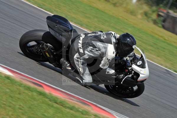 Motorcycle action photographs;Trackday digital images;event digital images;eventdigitalimages;no limits trackday;peter wileman photography;snetterton;snetterton circuit norfolk;snetterton photographs;trackday;trackday photos