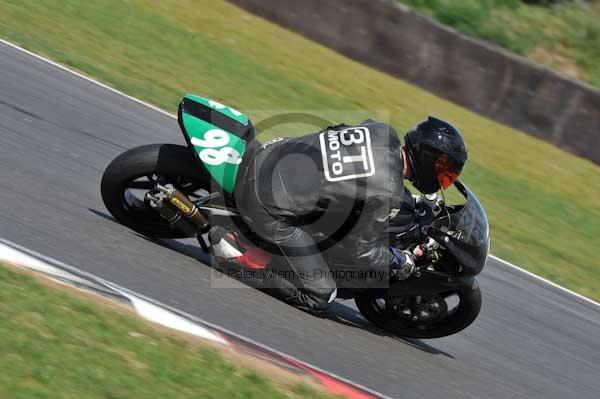 Motorcycle action photographs;Trackday digital images;event digital images;eventdigitalimages;no limits trackday;peter wileman photography;snetterton;snetterton circuit norfolk;snetterton photographs;trackday;trackday photos