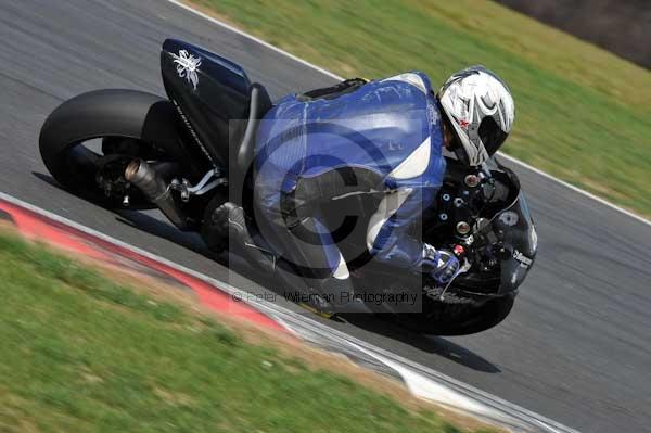 Motorcycle action photographs;Trackday digital images;event digital images;eventdigitalimages;no limits trackday;peter wileman photography;snetterton;snetterton circuit norfolk;snetterton photographs;trackday;trackday photos