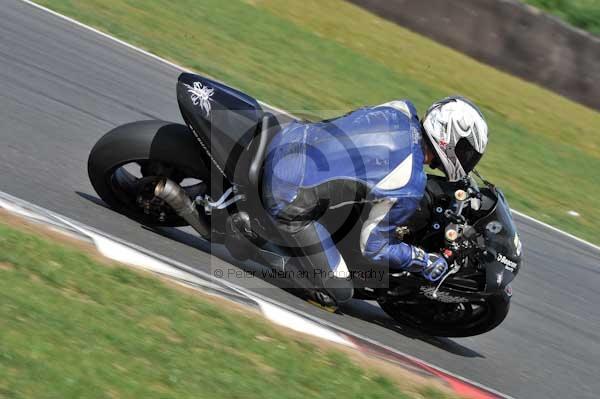 Motorcycle action photographs;Trackday digital images;event digital images;eventdigitalimages;no limits trackday;peter wileman photography;snetterton;snetterton circuit norfolk;snetterton photographs;trackday;trackday photos