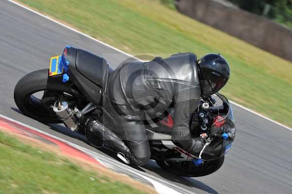 Motorcycle action photographs;Trackday digital images;event digital images;eventdigitalimages;no limits trackday;peter wileman photography;snetterton;snetterton circuit norfolk;snetterton photographs;trackday;trackday photos