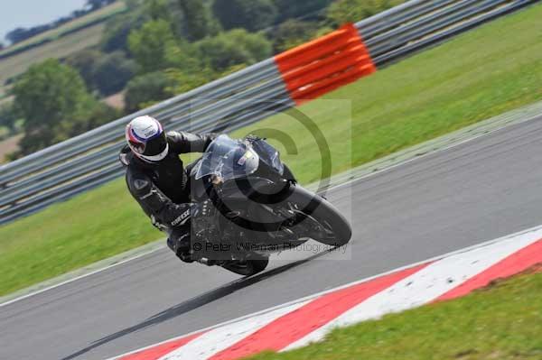 Motorcycle action photographs;Trackday digital images;event digital images;eventdigitalimages;no limits trackday;peter wileman photography;snetterton;snetterton circuit norfolk;snetterton photographs;trackday;trackday photos