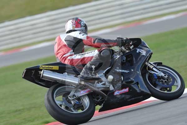 Motorcycle action photographs;Trackday digital images;event digital images;eventdigitalimages;no limits trackday;peter wileman photography;snetterton;snetterton circuit norfolk;snetterton photographs;trackday;trackday photos