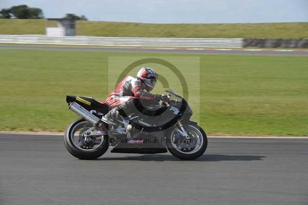 Motorcycle action photographs;Trackday digital images;event digital images;eventdigitalimages;no limits trackday;peter wileman photography;snetterton;snetterton circuit norfolk;snetterton photographs;trackday;trackday photos