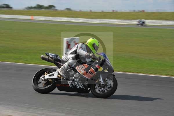 Motorcycle action photographs;Trackday digital images;event digital images;eventdigitalimages;no limits trackday;peter wileman photography;snetterton;snetterton circuit norfolk;snetterton photographs;trackday;trackday photos