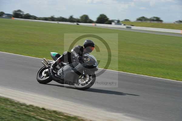 Motorcycle action photographs;Trackday digital images;event digital images;eventdigitalimages;no limits trackday;peter wileman photography;snetterton;snetterton circuit norfolk;snetterton photographs;trackday;trackday photos