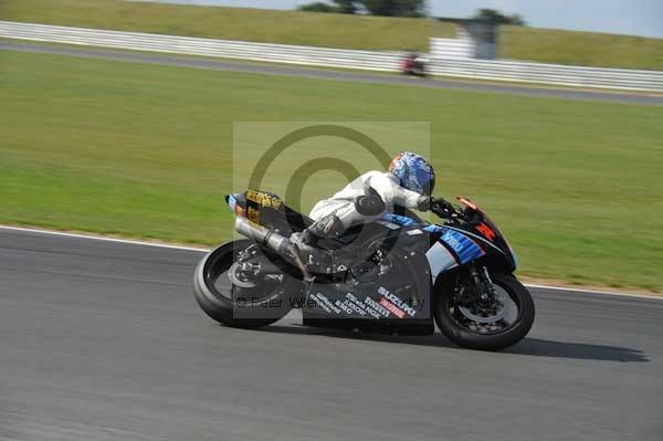 Motorcycle action photographs;Trackday digital images;event digital images;eventdigitalimages;no limits trackday;peter wileman photography;snetterton;snetterton circuit norfolk;snetterton photographs;trackday;trackday photos