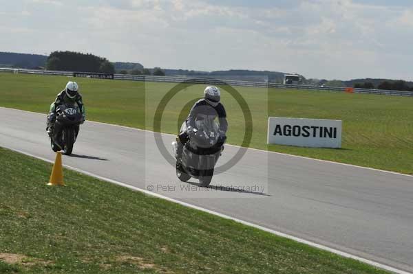 Motorcycle action photographs;Trackday digital images;event digital images;eventdigitalimages;no limits trackday;peter wileman photography;snetterton;snetterton circuit norfolk;snetterton photographs;trackday;trackday photos