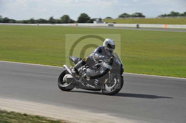 Motorcycle action photographs;Trackday digital images;event digital images;eventdigitalimages;no limits trackday;peter wileman photography;snetterton;snetterton circuit norfolk;snetterton photographs;trackday;trackday photos