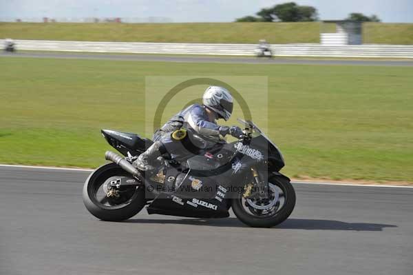 Motorcycle action photographs;Trackday digital images;event digital images;eventdigitalimages;no limits trackday;peter wileman photography;snetterton;snetterton circuit norfolk;snetterton photographs;trackday;trackday photos