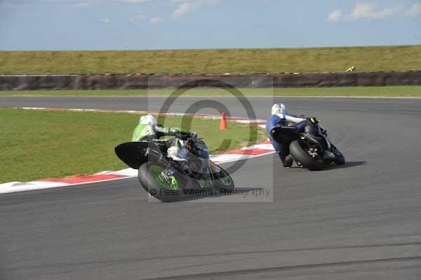 Motorcycle action photographs;Trackday digital images;event digital images;eventdigitalimages;no limits trackday;peter wileman photography;snetterton;snetterton circuit norfolk;snetterton photographs;trackday;trackday photos