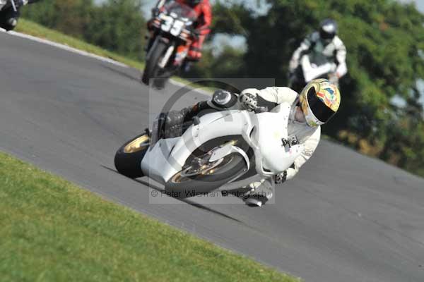 Motorcycle action photographs;Trackday digital images;event digital images;eventdigitalimages;no limits trackday;peter wileman photography;snetterton;snetterton circuit norfolk;snetterton photographs;trackday;trackday photos