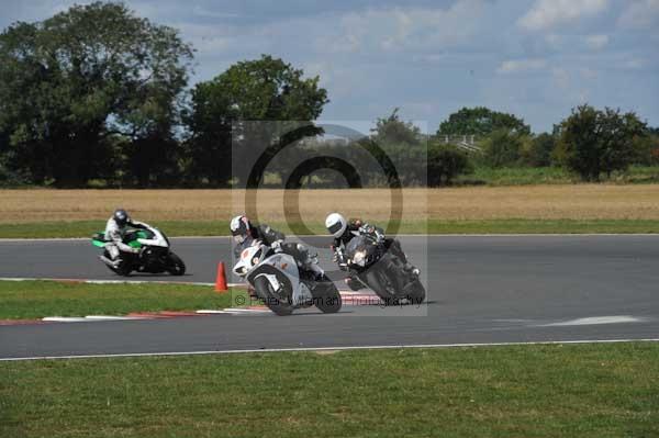 Motorcycle action photographs;Trackday digital images;event digital images;eventdigitalimages;no limits trackday;peter wileman photography;snetterton;snetterton circuit norfolk;snetterton photographs;trackday;trackday photos