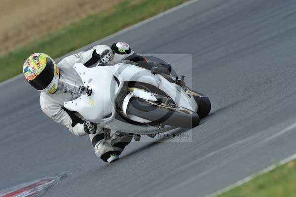 Motorcycle action photographs;Trackday digital images;event digital images;eventdigitalimages;no limits trackday;peter wileman photography;snetterton;snetterton circuit norfolk;snetterton photographs;trackday;trackday photos