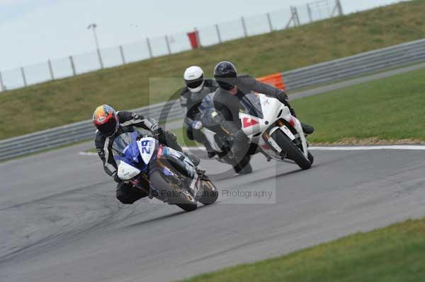 Motorcycle action photographs;Trackday digital images;event digital images;eventdigitalimages;no limits trackday;peter wileman photography;snetterton;snetterton circuit norfolk;snetterton photographs;trackday;trackday photos