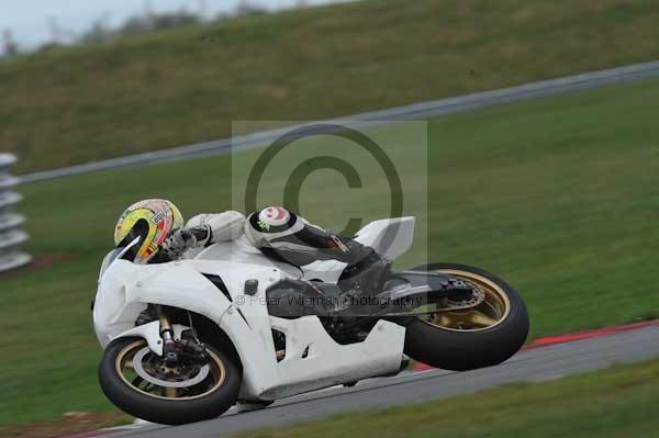 Motorcycle action photographs;Trackday digital images;event digital images;eventdigitalimages;no limits trackday;peter wileman photography;snetterton;snetterton circuit norfolk;snetterton photographs;trackday;trackday photos