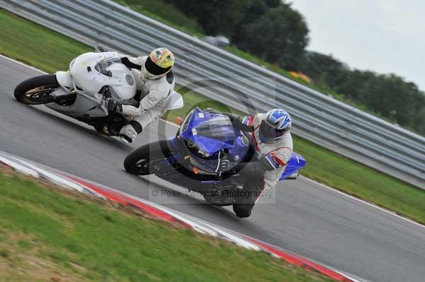 Motorcycle action photographs;Trackday digital images;event digital images;eventdigitalimages;no limits trackday;peter wileman photography;snetterton;snetterton circuit norfolk;snetterton photographs;trackday;trackday photos