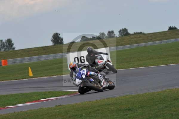 Motorcycle action photographs;Trackday digital images;event digital images;eventdigitalimages;no limits trackday;peter wileman photography;snetterton;snetterton circuit norfolk;snetterton photographs;trackday;trackday photos