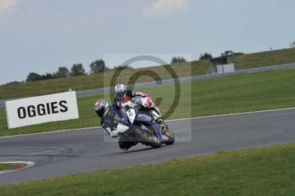 Motorcycle action photographs;Trackday digital images;event digital images;eventdigitalimages;no limits trackday;peter wileman photography;snetterton;snetterton circuit norfolk;snetterton photographs;trackday;trackday photos