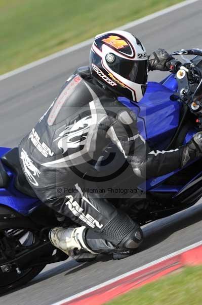 Motorcycle action photographs;Trackday digital images;event digital images;eventdigitalimages;no limits trackday;peter wileman photography;snetterton;snetterton circuit norfolk;snetterton photographs;trackday;trackday photos