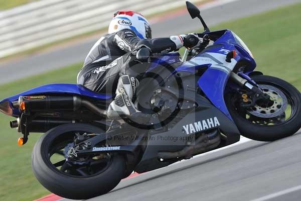 Motorcycle action photographs;Trackday digital images;event digital images;eventdigitalimages;no limits trackday;peter wileman photography;snetterton;snetterton circuit norfolk;snetterton photographs;trackday;trackday photos