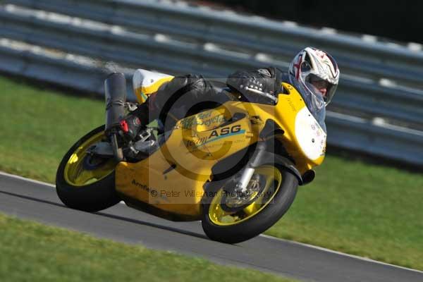 Motorcycle action photographs;Trackday digital images;event digital images;eventdigitalimages;no limits trackday;peter wileman photography;snetterton;snetterton circuit norfolk;snetterton photographs;trackday;trackday photos