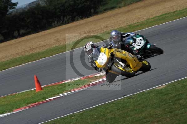 Motorcycle action photographs;Trackday digital images;event digital images;eventdigitalimages;no limits trackday;peter wileman photography;snetterton;snetterton circuit norfolk;snetterton photographs;trackday;trackday photos