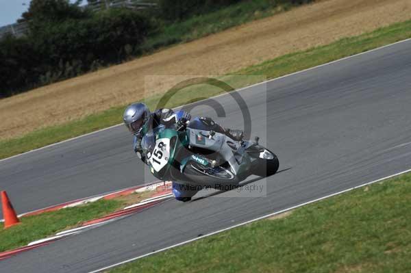 Motorcycle action photographs;Trackday digital images;event digital images;eventdigitalimages;no limits trackday;peter wileman photography;snetterton;snetterton circuit norfolk;snetterton photographs;trackday;trackday photos