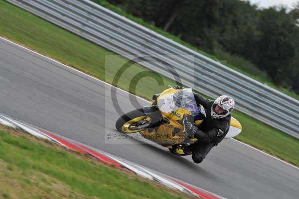 Motorcycle action photographs;Trackday digital images;event digital images;eventdigitalimages;no limits trackday;peter wileman photography;snetterton;snetterton circuit norfolk;snetterton photographs;trackday;trackday photos