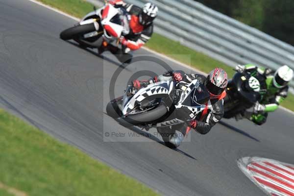 Motorcycle action photographs;Trackday digital images;event digital images;eventdigitalimages;no limits trackday;peter wileman photography;snetterton;snetterton circuit norfolk;snetterton photographs;trackday;trackday photos