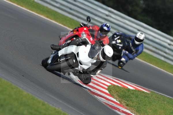 Motorcycle action photographs;Trackday digital images;event digital images;eventdigitalimages;no limits trackday;peter wileman photography;snetterton;snetterton circuit norfolk;snetterton photographs;trackday;trackday photos