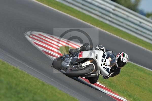 Motorcycle action photographs;Trackday digital images;event digital images;eventdigitalimages;no limits trackday;peter wileman photography;snetterton;snetterton circuit norfolk;snetterton photographs;trackday;trackday photos