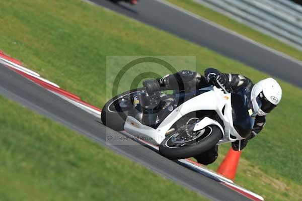 Motorcycle action photographs;Trackday digital images;event digital images;eventdigitalimages;no limits trackday;peter wileman photography;snetterton;snetterton circuit norfolk;snetterton photographs;trackday;trackday photos