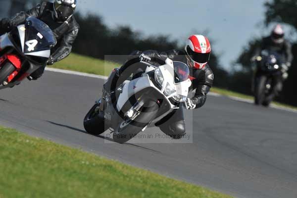 Motorcycle action photographs;Trackday digital images;event digital images;eventdigitalimages;no limits trackday;peter wileman photography;snetterton;snetterton circuit norfolk;snetterton photographs;trackday;trackday photos