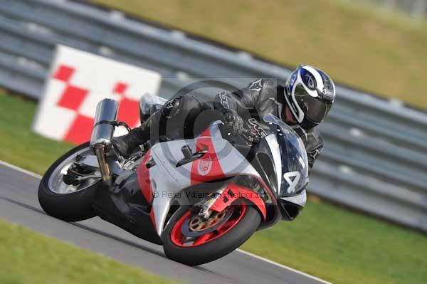 Motorcycle action photographs;Trackday digital images;event digital images;eventdigitalimages;no limits trackday;peter wileman photography;snetterton;snetterton circuit norfolk;snetterton photographs;trackday;trackday photos