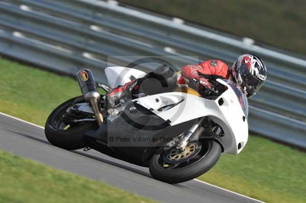 Motorcycle action photographs;Trackday digital images;event digital images;eventdigitalimages;no limits trackday;peter wileman photography;snetterton;snetterton circuit norfolk;snetterton photographs;trackday;trackday photos