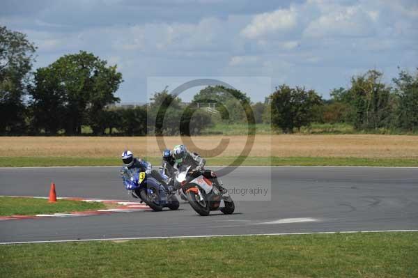 Motorcycle action photographs;Trackday digital images;event digital images;eventdigitalimages;no limits trackday;peter wileman photography;snetterton;snetterton circuit norfolk;snetterton photographs;trackday;trackday photos