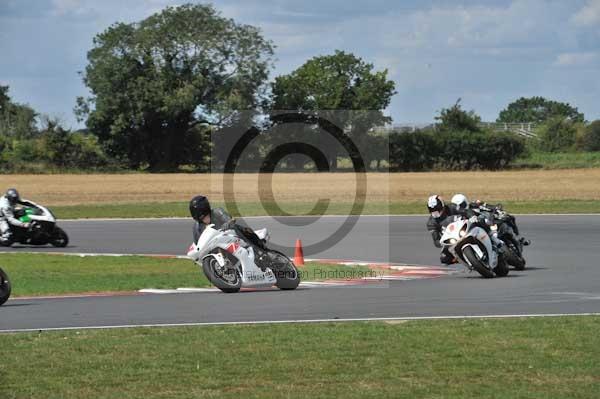 Motorcycle action photographs;Trackday digital images;event digital images;eventdigitalimages;no limits trackday;peter wileman photography;snetterton;snetterton circuit norfolk;snetterton photographs;trackday;trackday photos