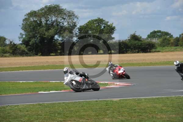 Motorcycle action photographs;Trackday digital images;event digital images;eventdigitalimages;no limits trackday;peter wileman photography;snetterton;snetterton circuit norfolk;snetterton photographs;trackday;trackday photos