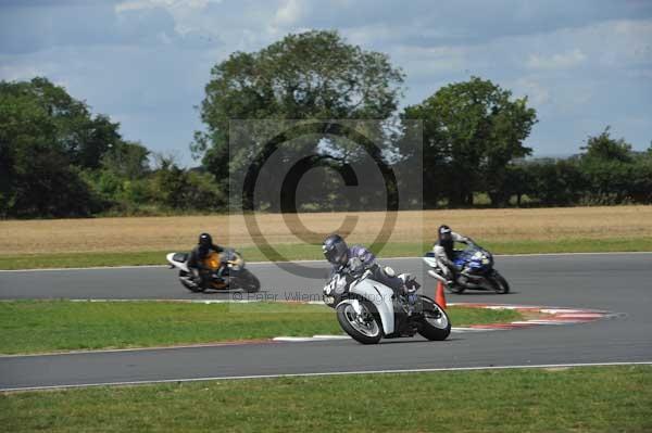 Motorcycle action photographs;Trackday digital images;event digital images;eventdigitalimages;no limits trackday;peter wileman photography;snetterton;snetterton circuit norfolk;snetterton photographs;trackday;trackday photos