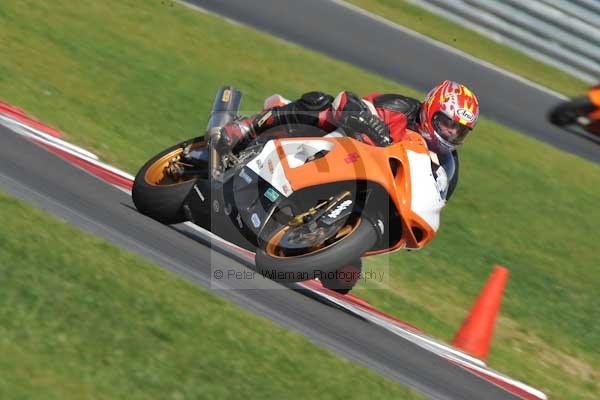 Motorcycle action photographs;Trackday digital images;event digital images;eventdigitalimages;no limits trackday;peter wileman photography;snetterton;snetterton circuit norfolk;snetterton photographs;trackday;trackday photos